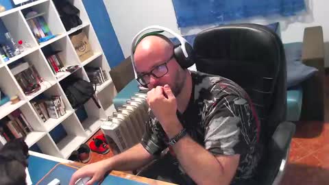 ravingr3d3 online show from April 11, 9:08 pm