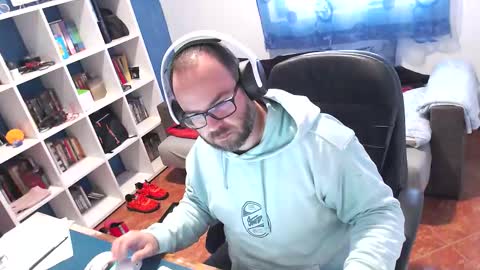 ravingr3d3 online show from December 3, 9:54 am