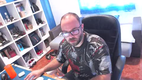 ravingr3d3 online show from October 6, 7:59 am