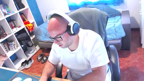 ravingr3d3 online show from May 22, 10:55 am