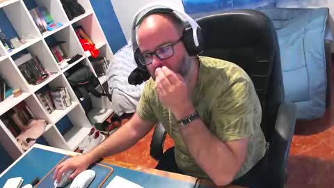 ravingr3d3 online show from May 19, 7:59 am