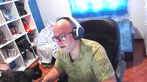 ravingr3d3 online show from May 20, 8:21 am
