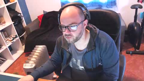 ravingr3d3 online show from March 4, 8:57 am