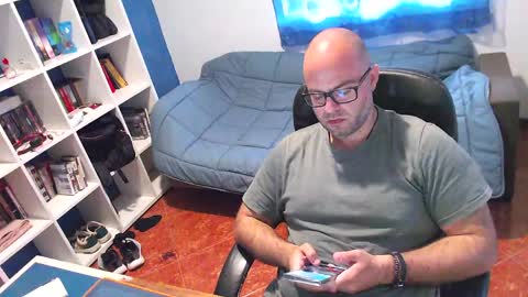 ravingr3d3 online show from April 28, 8:18 am