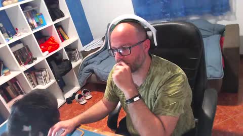 ravingr3d3 online show from May 4, 9:54 pm