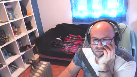 ravingr3d3 online show from February 25, 12:16 pm