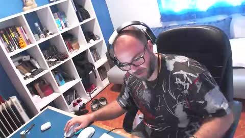 ravingr3d3 online show from October 7, 8:10 am