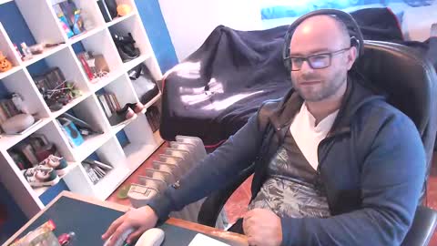 ravingr3d3 online show from February 26, 3:32 pm