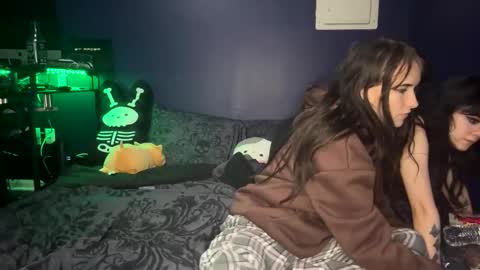 Ravyn and Nyx online show from October 28, 12:55 am