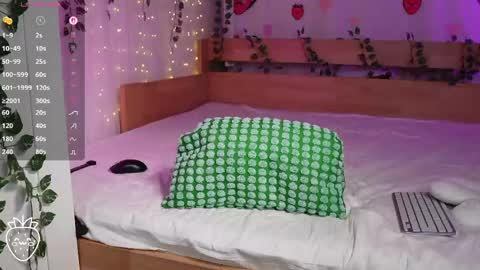 RawStrawberry online show from April 18, 1:40 am