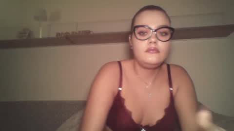 Snapshot of ray_arissa chatting on October 19, 8:41 am ray_arissa online show from October 19, 8:41 am