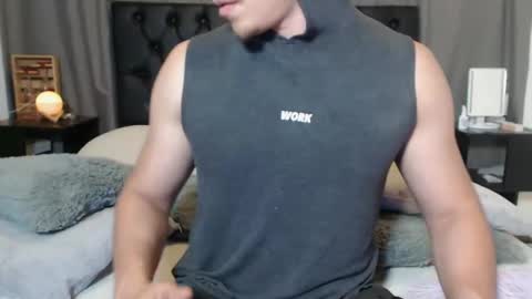 Snapshot of ray_weed chatting on February 11, 12:49 am Ray online show from February 11, 12:49 am