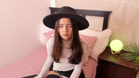 Snapshot of raychell_black chatting on February 2, 9:23 pm Raychell Black online show from February 2, 9:23 pm