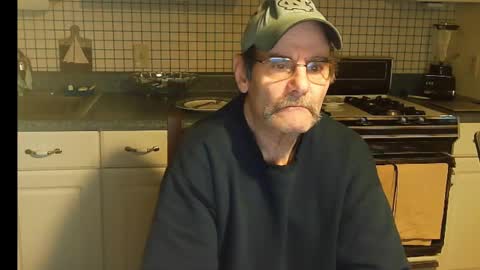 Snapshot of raylene4u2 chatting on February 3, 9:19 am Ray online show from February 3, 9:19 am