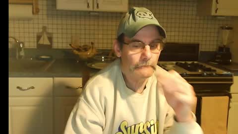 Snapshot of raylene4u2 chatting on January 25, 8:42 am Ray online show from January 25, 8:42 am