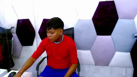 Snapshot of raystewart_ chatting on October 18, 3:44 am raystewart online show from October 18, 3:44 am