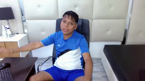 Snapshot of raystewart_ chatting on October 17, 3:43 am raystewart online show from October 17, 3:43 am