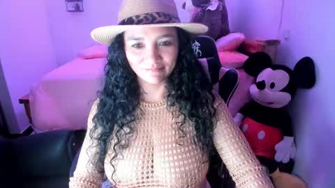 Danna online show from February 1, 11:46 pm