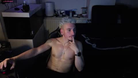 Rayzel online show from January 17, 11:24 pm