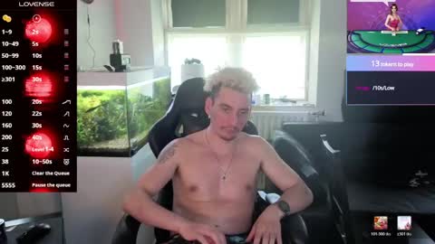 Rayzel White online show from June 4, 5:52 pm