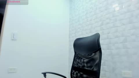 Snapshot of realbadbxtch chatting on February 22, 8:09 pm Cattleya Exposito online show from February 22, 8:09 pm