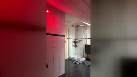 realdeal2000 online show from April 4, 3:41 pm