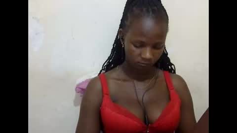 Snapshot of realqueen_ chatting on March 5, 6:23 am queen online show from March 5, 6:23 am