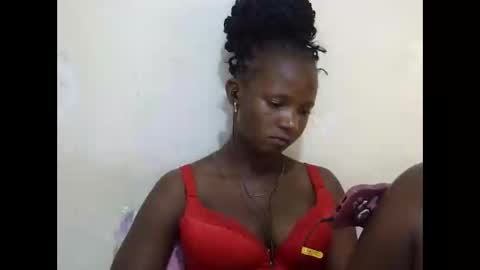 Snapshot of realqueen_ chatting on March 4, 5:34 pm queen online show from March 4, 5:34 pm