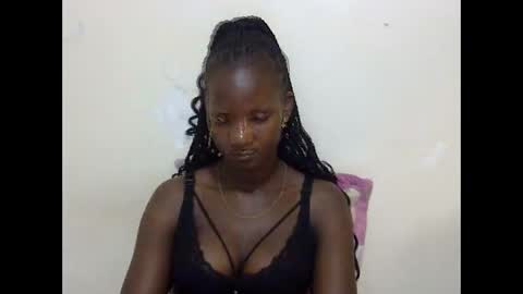 Snapshot of realqueen_ chatting on March 5, 7:27 pm queen online show from March 5, 7:27 pm