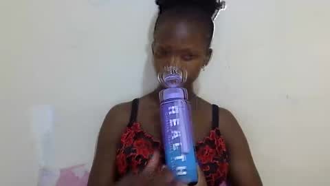 Snapshot of realqueen_ chatting on March 10, 7:00 am queen online show from March 10, 7:00 am