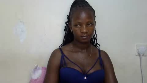 Snapshot of realqueen_ chatting on March 3, 7:39 pm queen online show from March 3, 7:39 pm
