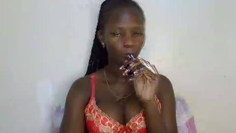 Snapshot of realqueen_ chatting on March 10, 5:29 pm queen online show from March 10, 5:29 pm
