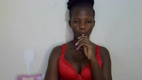 Snapshot of realqueen_ chatting on March 11, 3:58 am queen online show from March 11, 3:58 am