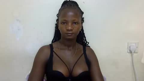 Snapshot of realqueen_ chatting on March 3, 2:58 am queen online show from March 3, 2:58 am