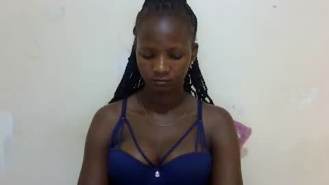 Snapshot of realqueen_ chatting on March 6, 6:41 am queen online show from March 6, 6:41 am