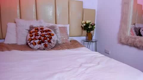 rebeca  online show from October 10, 9:30 pm