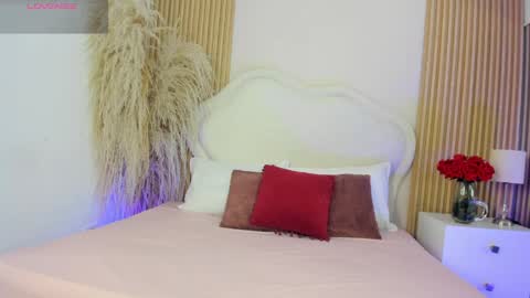 rebeca_taylor_ online show from March 29, 12:18 pm