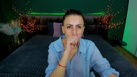 Snapshot of rebecca_diamonds chatting on February 19, 1:50 pm rebecca_diamonds online show from February 19, 1:50 pm