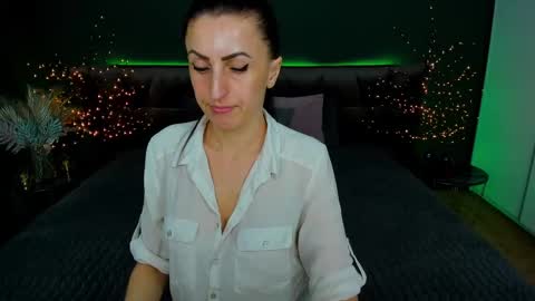 Snapshot of rebecca_diamonds chatting on March 3, 12:39 pm rebecca_diamonds online show from March 3, 12:39 pm