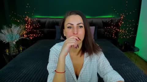 Snapshot of rebecca_diamonds chatting on February 25, 7:31 am rebecca_diamonds online show from February 25, 7:31 am