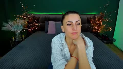 Snapshot of rebecca_diamonds chatting on February 6, 2:37 pm rebecca_diamonds online show from February 6, 2:37 pm