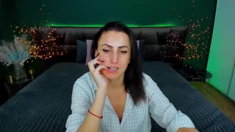 Snapshot of rebecca_diamonds chatting on March 2, 3:16 pm rebecca_diamonds online show from March 2, 3:16 pm