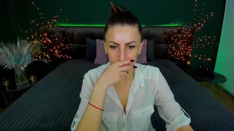 Snapshot of rebecca_diamonds chatting on February 13, 6:52 am rebecca_diamonds online show from February 13, 6:52 am