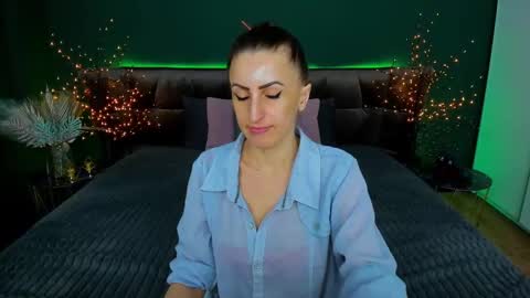 Snapshot of rebecca_diamonds chatting on February 19, 10:45 am rebecca_diamonds online show from February 19, 10:45 am