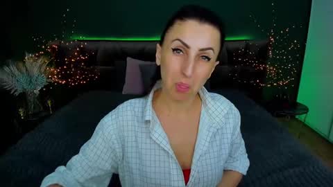 Snapshot of rebecca_diamonds chatting on March 5, 12:55 pm rebecca_diamonds online show from March 5, 12:55 pm