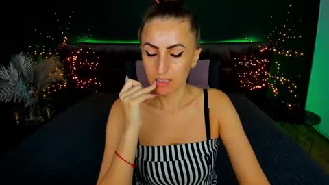 Snapshot of rebecca_diamonds chatting on September 16, 5:54 am rebecca_diamonds online show from September 16, 5:54 am