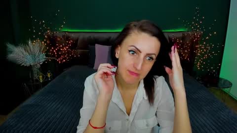 Snapshot of rebecca_diamonds chatting on February 17, 12:38 pm rebecca_diamonds online show from February 17, 12:38 pm