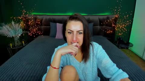 Snapshot of rebecca_diamonds chatting on February 11, 9:42 am rebecca_diamonds online show from February 11, 9:42 am