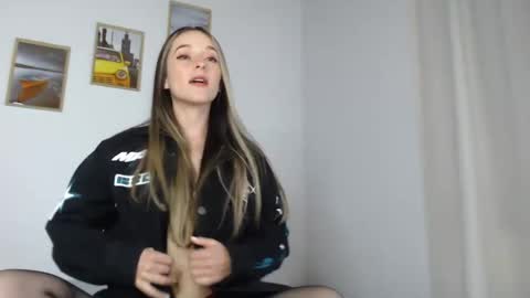 Becca Johnsoon online show from February 16, 1:14 am