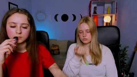 rebecca_smile_ online show from March 20, 2:00 pm